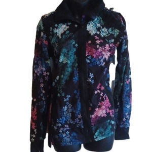 𝅺lululemon Beautiful hooded flowered jacket. Size 8.